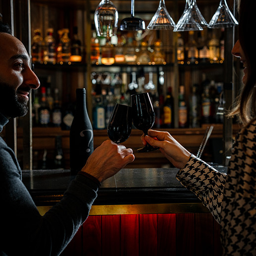 Couple celebrating a wedding anniversary at Dans le Noir ?