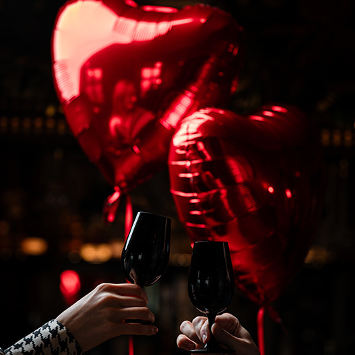 Couple celebrating Valentine's Day at Dans le Noir ?